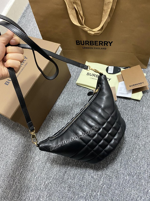 Burberry專櫃新款絎縫腰包 巴寶莉羔羊皮新月形斜挎腰包 yxb1131